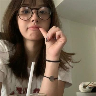 女孩的灵缇犬